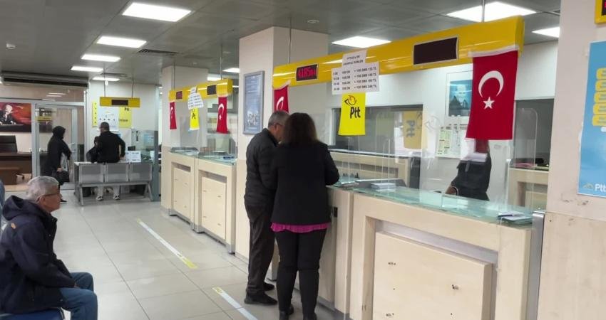 Edirne'de PTT'nin 185. kuruluş yıl dönümü çerçevesinde Saraçlar Caddesi'ndeki PTT