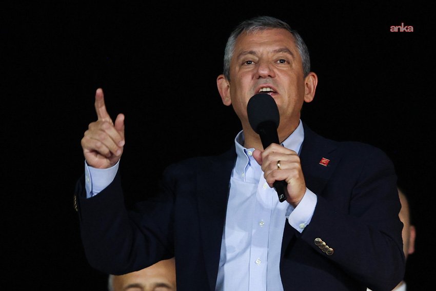 CHP Genel Başkanı Özgür Özel, erken seçim talebiyle başlattıkları imza