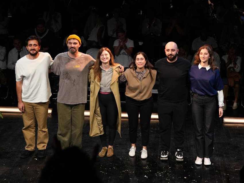 Ali Cem Köroğlu Sahnesi’nde kolektif yaratımın izleri ve güçlü performanslar