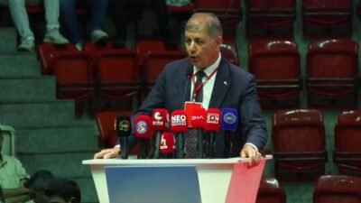 39. Cumhuriyet Halk Partisi (CHP) İzmir İl Başkanlığı kongresinde konuşan