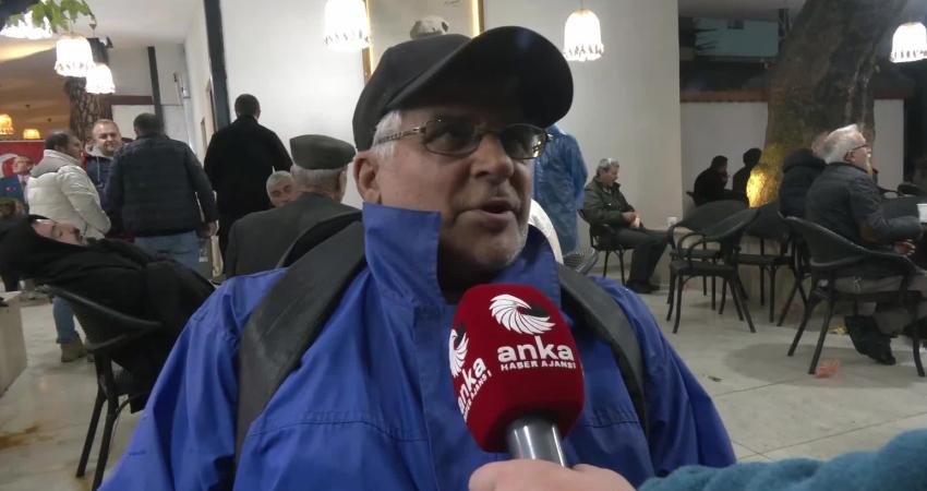 6,1 büyüklüğündeki deprem sonrası Balıkesirliler soğuk hava ve yağmur altıda sabahladı Balıkesir’in Sındırgı ilçesinde meydana gelen 6,1 büyüklüğündeki depremin ardından vatandaşlar