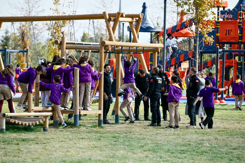 Ankara’nın Başkent oluşunun 102. yılı ve Uluslararası Afet Riskinin Azaltılması Günü birlikte kutlandı Ankara Büyükşehir Belediyesi (ABB), Ankara’nın Başkent oluşunun 102. yılı ile