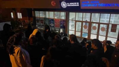 Artvin’de yapımı tamamlanmak üzere olan Nene Çiçek KYK Yurdu’nda yaşanan