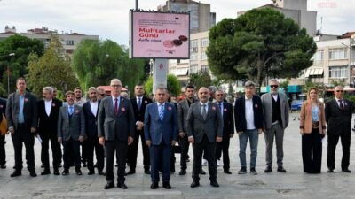 Bornova’da 19 Ekim Muhtarlar Günü, Cumhuriyet Meydanı’nda düzenlenen törenle kutlandı.