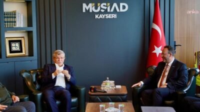 Gelecek Partisi Genel Başkanı Ahmet Davutoğlu, beraberindeki heyetle birlikte Müstakil