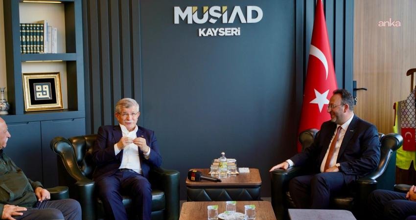 Ahmet Davutoğlu’ndan MÜSİAD Kayseri Şubesi’ne ziyaret Gelecek Partisi Genel Başkanı Ahmet Davutoğlu, beraberindeki heyetle birlikte Müstakil