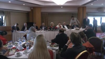 AK Parti İzmir Milletvekili Şebnem Bursalı, İzmir'de süren kooperatif davasına