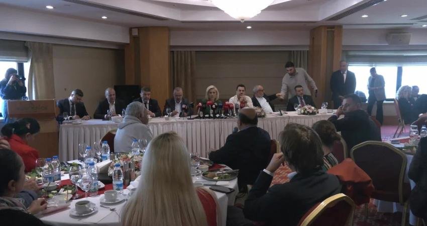 AK Parti İzmir Milletvekili Bursalı: “Kooperatif davası yıllardır süregelen bir mağduriyet zincirine dönüştü” AK Parti İzmir Milletvekili Şebnem Bursalı, İzmir'de süren kooperatif davasına
