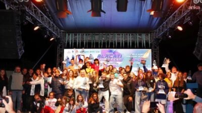 Çeşme Belediyesi ev sahipliğinde Çağla Kubat Windsurf Akademi tarafından düzenlenen