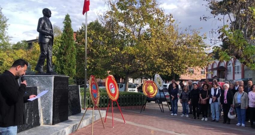 Amasya’da 29 Ekim’de Atatürk Anıtına çelenk bırakıldı Amasya’da Atatürkçü Düşünce Derneği (ADD) Taşova Şubesi ve CHP Taşova İlçe