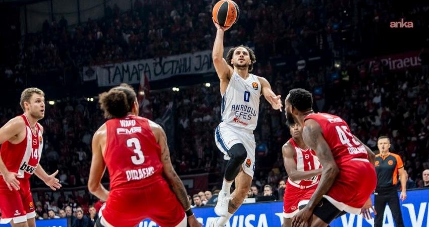 EuroLeague 4. hafta mücadeleleri kapsamında Anadolu Efes karşılaştığı  Olympiakos’u 82-78