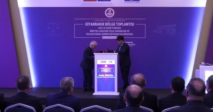 Anayasa Mahkemesi Başkanı Kadir Özkaya, “Hakim ve savcılar olarak bir