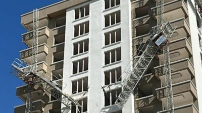 Ankara’nın Mamak ilçesindeki inşaatta kullanılan yük asansörünün ikiye ayrılması sonucu