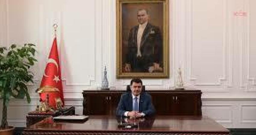Vali Vasip Şahin: “Ankara, millî bir dirilişin vücut bulduğu simge bir şehir olarak tarih sahnesindeki müstesna yerini almıştır” Ankara Valisi Vasip Şahin, Ankara’nın başkent oluşunun 102’nci yılı dolayısıyla