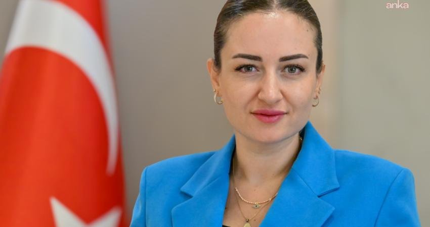 Antalya Büyükşehir Belediyesi Başkan Vekili Özdemir: “Cumhuriyetimizin 102’nci yılında, birlik ve beraberlik içinde çalışmaya devam ediyoruz” Antalya Büyükşehir Belediyesi Başkan Vekili Büşra Özdemir, "Cumhuriyetimizi korumak, yalnızca