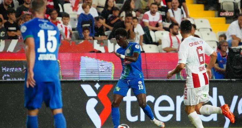 Süper Lig’in 8. hafta maçında Antalyaspor, Rizespor’a 5-2 mağlup oldu