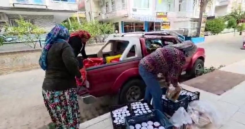 Aydın Büyükşehir Belediyesi'nin Halk Ege Et mağazalarında ürün satan köylü