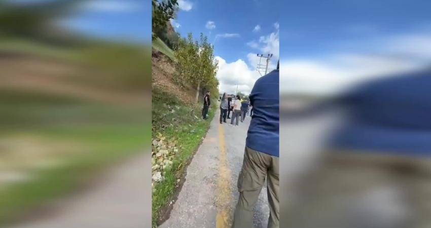 Aydın’da 4 gazeteci trafik kazasını haber yapmak için gittikleri olay yerinde darbedildi Aydın'da görev yapan 4 gazeteci, trafik kazasını haber yapmak için