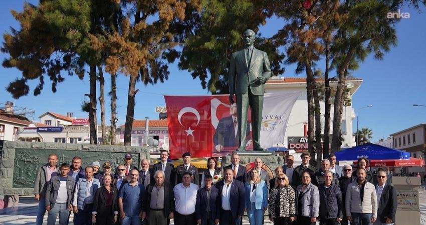 Ayvalık Belediye Başkanı Mesut Ergin, Muhtarlar Günü kutlamaları kapsamında ilçede