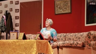 Keçiören Belediyesi, “Babam Geri Döndü” adlı iki perdelik komedi oyununu,