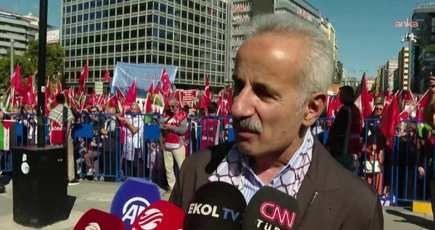 Ulaştırma ve Altyapı Bakanı Abdulkadir Uraloğlu, Ankara'daki Melike Hatun Camisi'nden