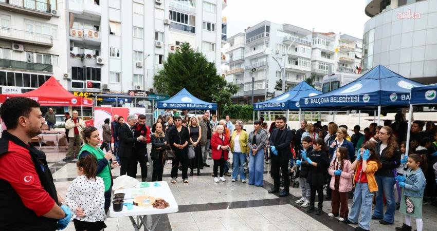 Balçova Belediyesi, “Doğadan geleni doğaya veriyoruz” sloganıyla çevre bilincini kuşaktan