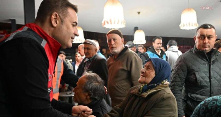 Balıkesir Büyükşehir Belediyesi, 107 araç ve 242 personelle deprem bölgesinde… Başkan Ahmet Akın: “Yaralarımızı birlikte saracağız” Balıkesir Büyükşehir Belediyesi ekipleri, Sındırgı ilçesinde dün gece saatlerinde meydana