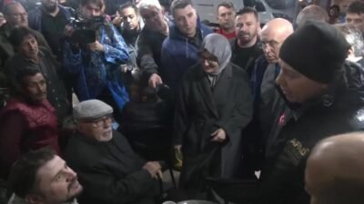 Balıkesir Sındırgı’da 6.1 büyüklüğünde deprem: Bakan Yerlikaya bölgeye geldi Balıkesir’in Sındırgı ilçesinde meydana gelen 6.1 büyüklüğündeki depremin ardından İçişleri