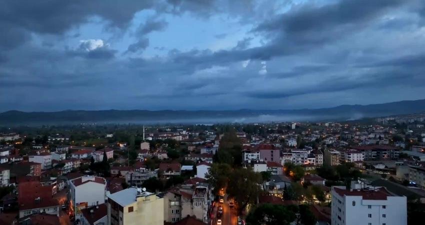 Balıkesir Sındırgı’daki depremin  etkisi ile yıkılan binalar görüntülendi Balıkesir’in Sındırgı ilçesinde meydana gelen 6.1 büyüklüğündeki depremin ardından günün