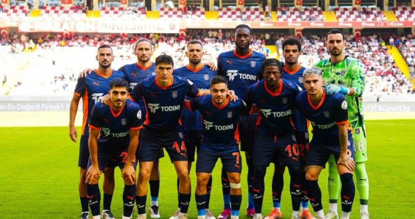 Başakşehir, deplasmanda Antalyaspor’u 4-0 mağlup etti Trendyol Süper Lig’in 10. haftasında Başakşehir, konuk olduğu Antalyaspor'u 4-0