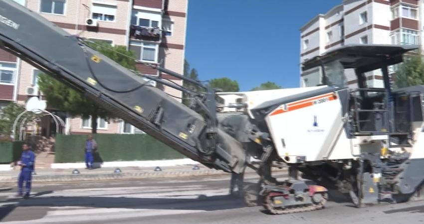 Başkan Tugay Buca’da asfalt yatırımlarını inceledi Buca’da bir buçuk yıl içinde 53 bin tonun üzerinde asfalt