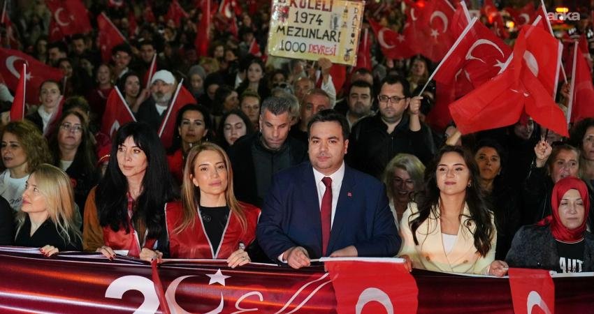 Beşiktaş Belediyesi’nin 29 Ekim Cumhuriyet Bayramı dolayısıyla düzenlediği "Cumhuriyet Yürüyüşü"ne