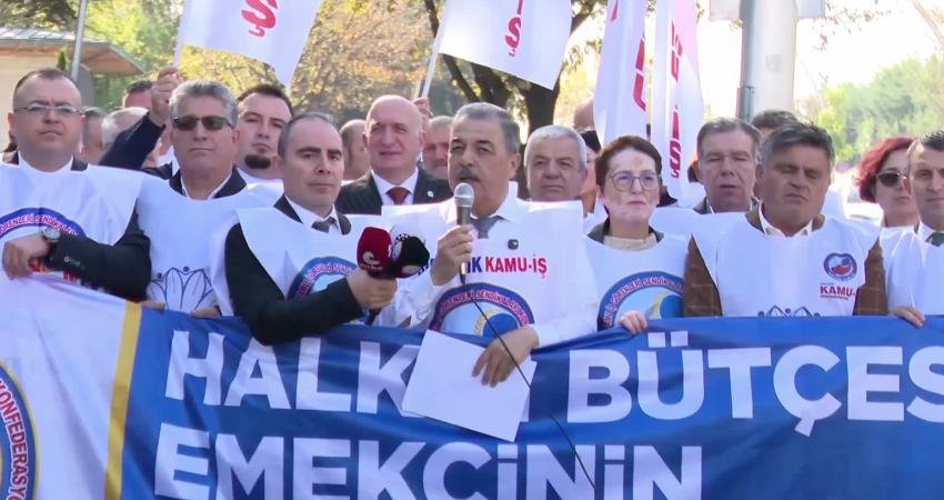 Birleşik Kamu-İş Konfederasyonu üyeleri, Meclis'te bugün görüşülmeye başlanan Bütçe Teklifi'ne