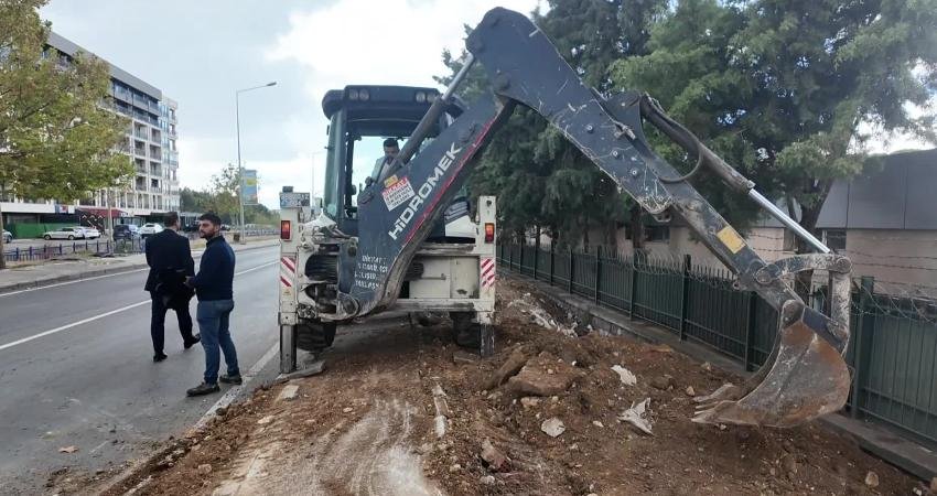 Bornova Belediye Başkanı Eşki okullar bölgesindeki düzenlemeleri yerinde inceledi Bornova Belediyesi, okul bölgelerinde öğrencilerin güvenliğini artırmak amacıyla yol ve