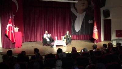 Bornova Belediyesi, Meme Kanseri Farkındalık Ayı kapsamında bir panel düzenledi.