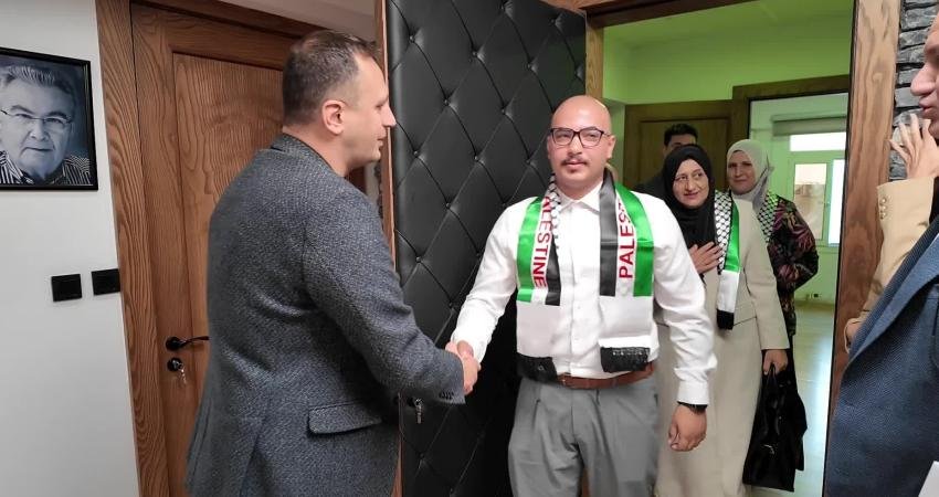 Bornova ve Filistin’in Dura Belediyesi’nden kardeşlik adımı Filistin’in Dura Belediyesi Meclis Üyeleri Bornova Belediyesi’ni ziyaret ederek iki