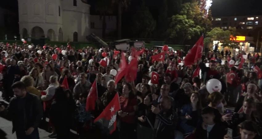 Bornova Belediyesi, Cumhuriyet'in 102. yılını kortej yürüyüşü ve “Bi Hayat