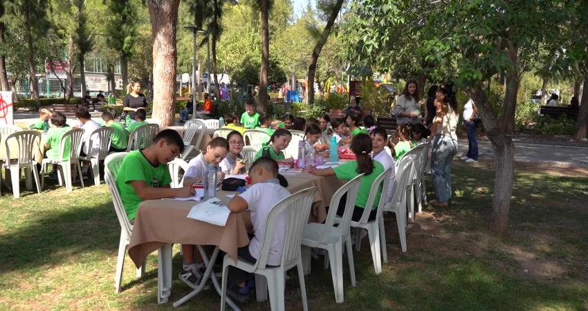 Bornova’da kitapların ışığında kültür şöleni Bornova Belediyesi’nin bu yıl 6’ncısını düzenlediği Kitap Günleri, 63 yayınevi
