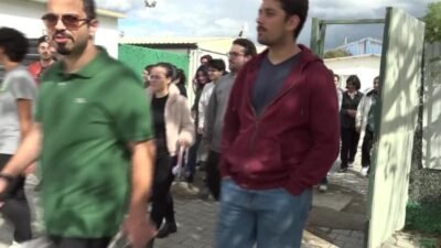 Üniversite öğrencileri, 4 Ekim Dünya Hayvanları Koruma Günü’nde Bornova Belediyesi’nin