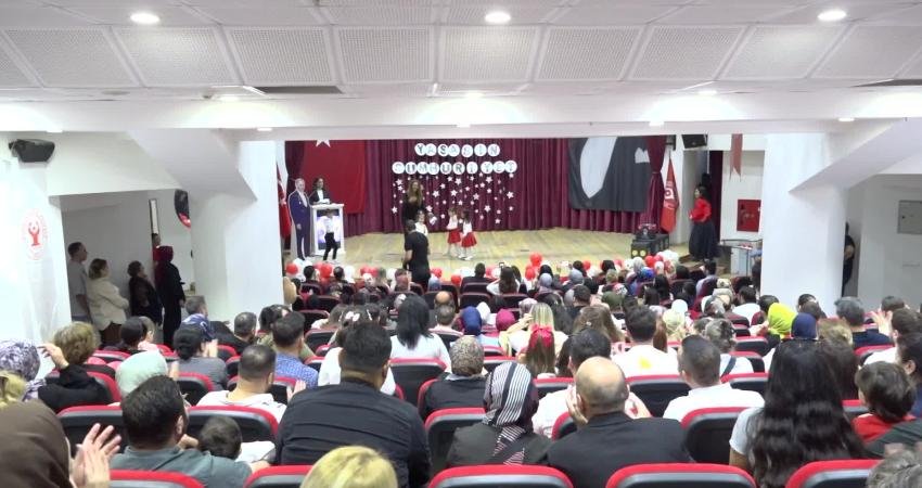 Bornovalı Cumhuriyet Bayramı, Cumhuriyet Bayramı’nı şarkılar ve danslarla kutladı Bornova Belediyesi’nin Çocuk Oyun ve Aktivite Merkezleri’nde eğitim alan minikler,