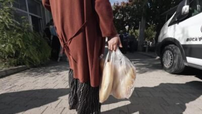 Buca Belediyesi, dar gelirli ailelerin ekonomisine katkıda bulunmak amacıyla ekmek,