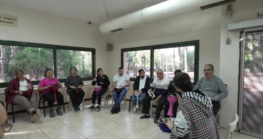 Buca’da engeller ritimle aşılıyor Buca Belediyesi, Özel Gereksinimli Bireyler Danışma ve Koordinasyon Merkezi’nde özel