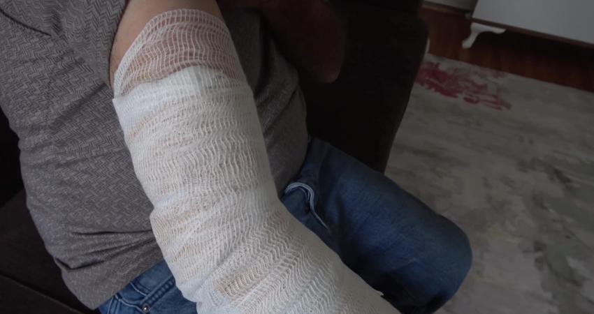 Burdur’da taksicilik yapan 60 yaşındaki Hüseyin Tetik, beslemek istediği sokak