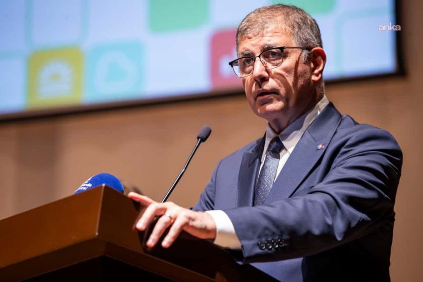 İzmir Büyükşehir Belediye Başkanı Tugay, “İzmirNİP2054”ü tanıttı: “İzmir’in 2074’e uzanan yolculuğu başladı” İzmir Büyükşehir Belediye Başkanı Cemil Tugay, çalışmaları İZPA ile birlikte