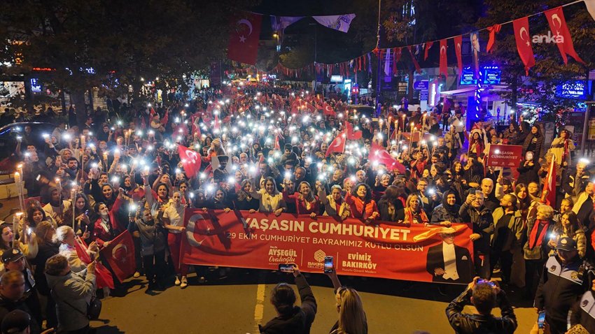 Bakırköy Belediyesi'nin 29 Ekim Cumhuriyet Bayramı kutlamaları, Dikilitaş’tan Cumhuriyet Meydanı’na