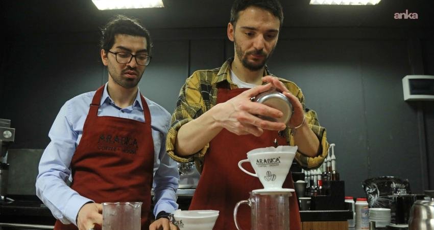 Çankaya Belediyesi, meslek edindirme eğitimlerine devam ediyor Çankaya Belediyesi, iş arayanlara yönelik istihdam garantili eğitimlerini sürdürüyor. Profesyonel