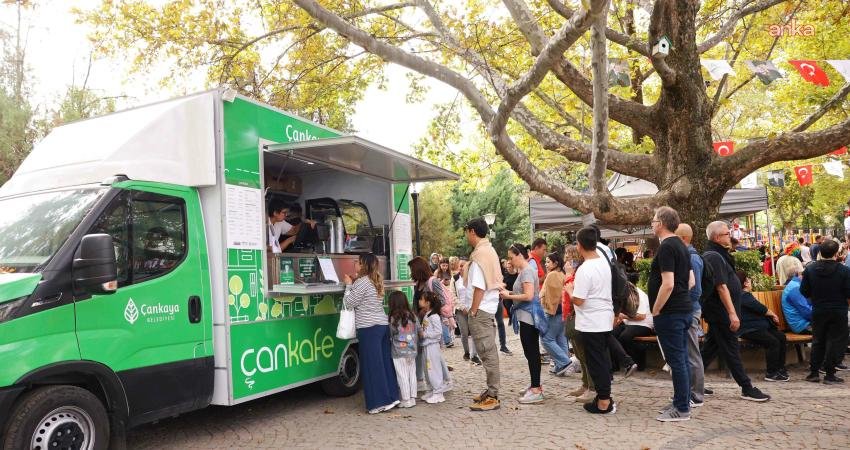 Çankaya Belediyesi’nden Kuğulu Park’a “Mobil Çankafe” Çankaya Belediyesi’nin kaliteli hizmeti uygun fiyatlarla Başkentlilerle buluşturmak amacıyla hayata