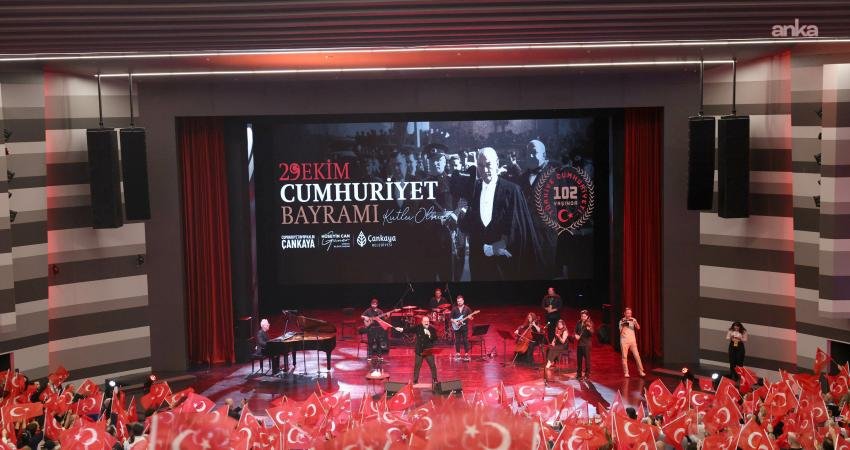 Çankaya’da Cumhuriyet Bayramı sanat dolu etkinliklerle kutlandı Çankaya Belediyesi, Cumhuriyet Bayramı'nı sanat dolu etkinliklerle kutladı. Kutlamalar, 20
