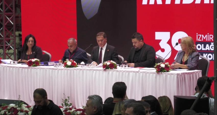 CHP 39. İzmir Olağan İl Kongresi… Kongrenin blok listeyle yapılmasına oy çokluğuyla karar verildi Cumhuriyet Halk Partisi 39. İzmir Olağan İl Kongresi, Kültürpark Celal