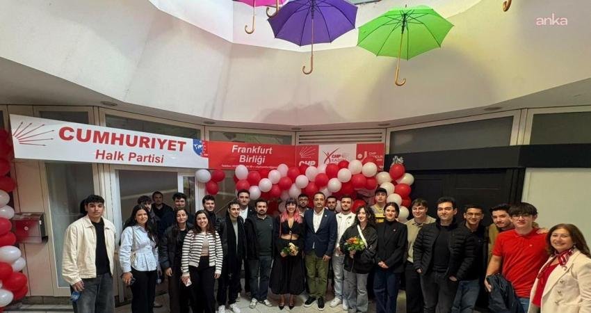 Almanya CHP Federasyonu'na bağlı CHP Frankfurt Birliği'nin yeni ofisi Bockenheim
